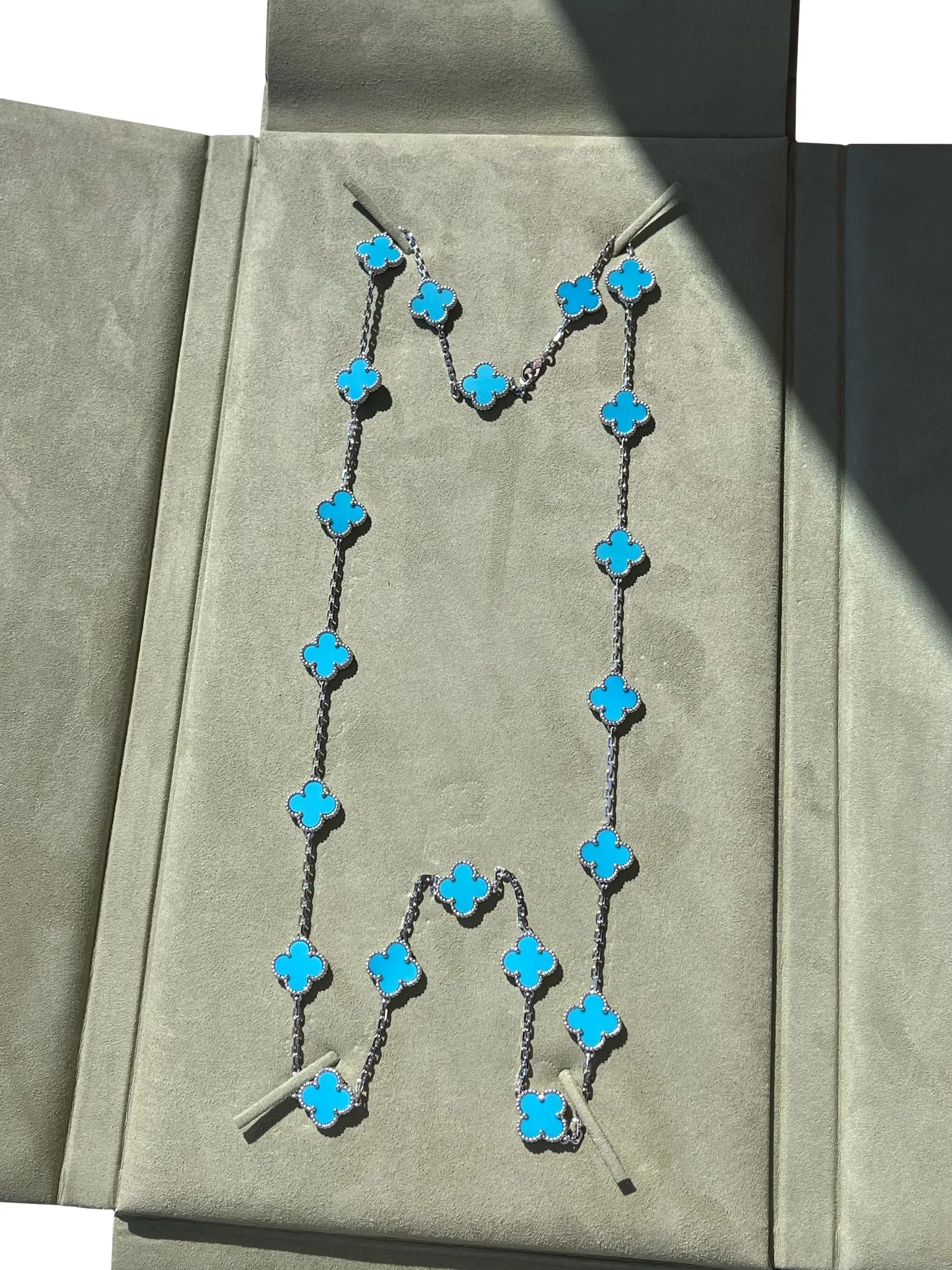 Van Cleef & Arpels 20 Motif Turquoise Vintage Alhambra Necklace 18k White Gold