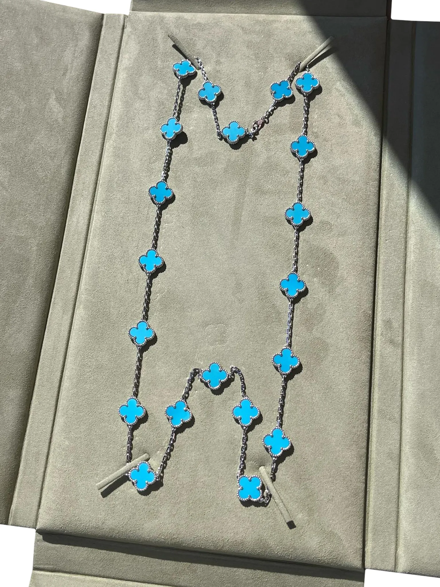 Van Cleef & Arpels 20 Motif Turquoise Vintage Alhambra Necklace 18k White Gold