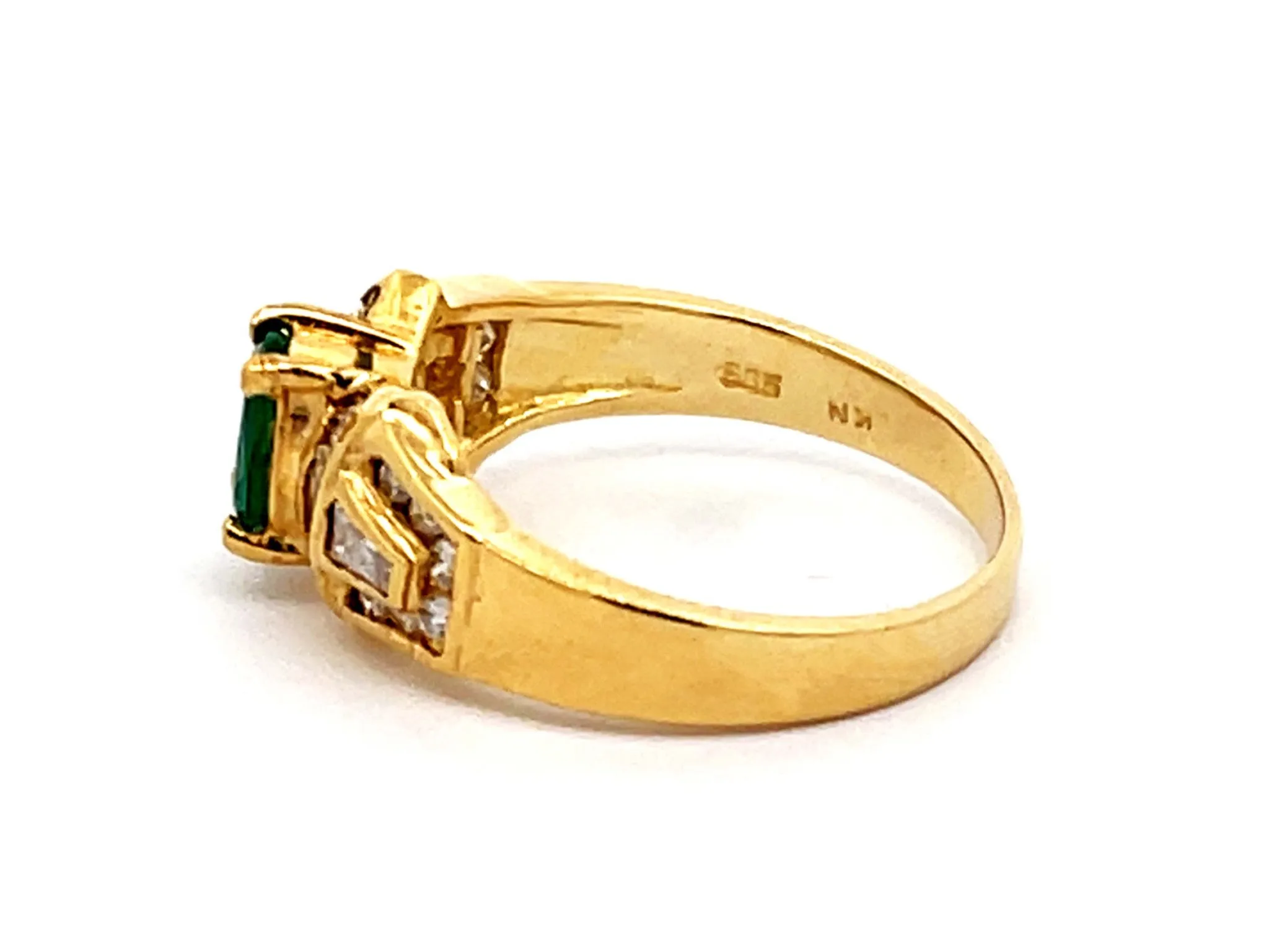 Vintage Green Emerald Diamond Ring in 14k Yellow Gold