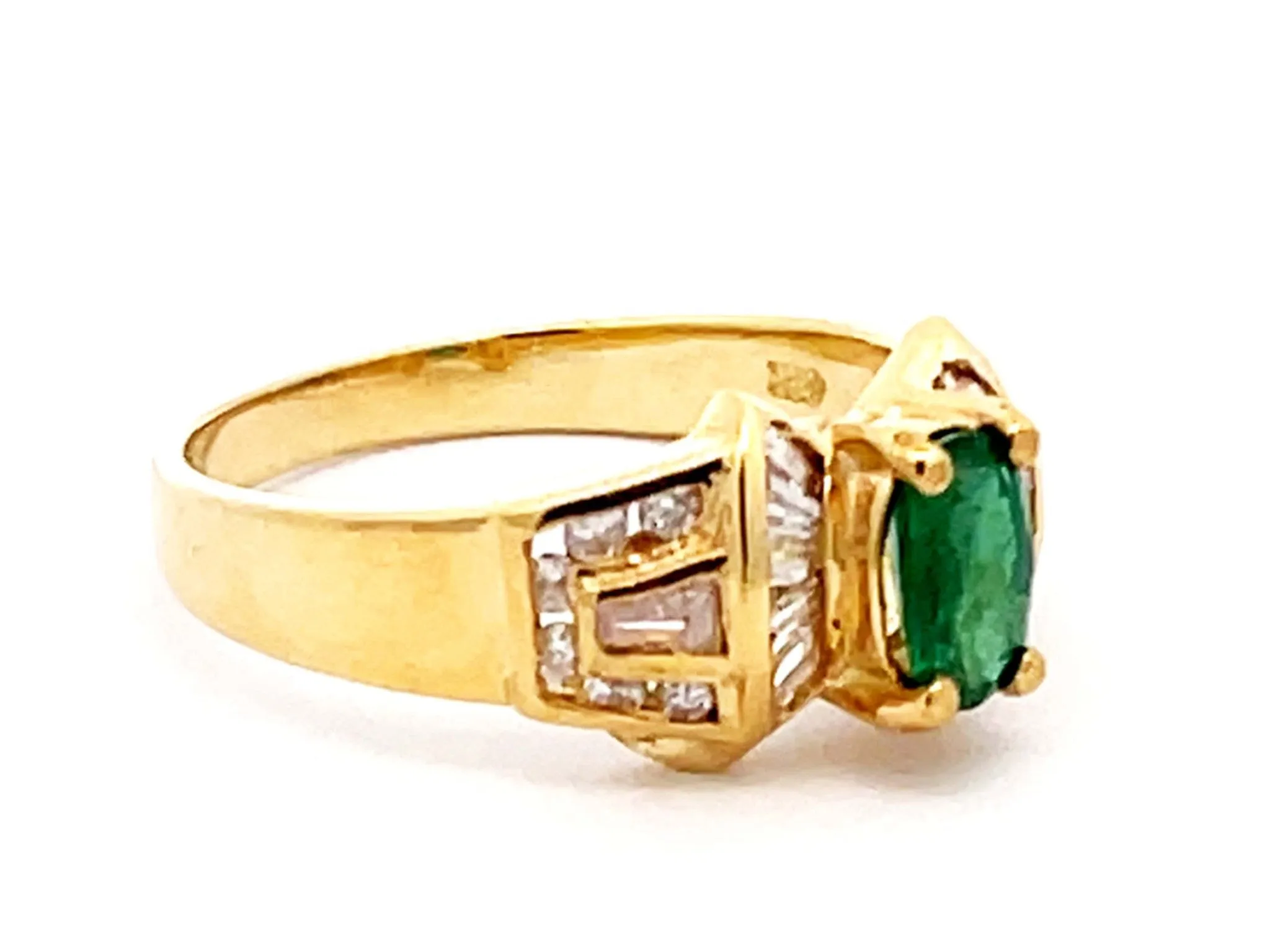 Vintage Green Emerald Diamond Ring in 14k Yellow Gold