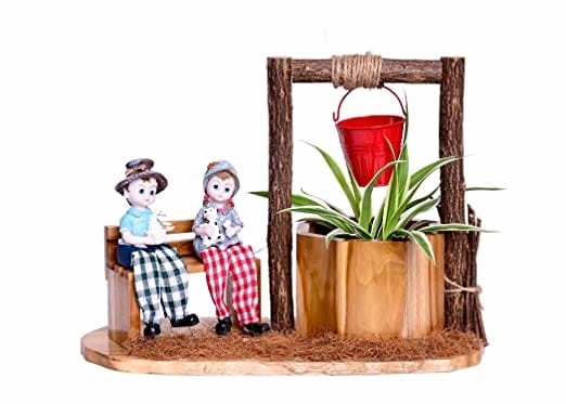 Wishing Well Planter with Figurines Sitting on Bench (35 X 15 X 29 cm)