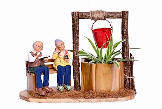 Wishing Well Planter with Figurines Sitting on Bench (35 X 15 X 29 cm)