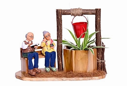 Wishing Well Planter with Figurines Sitting on Bench (35 X 15 X 29 cm)