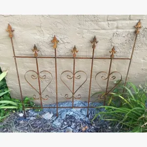 Wrought Iron Connect Heart Fence Border Edging dried flower branch  