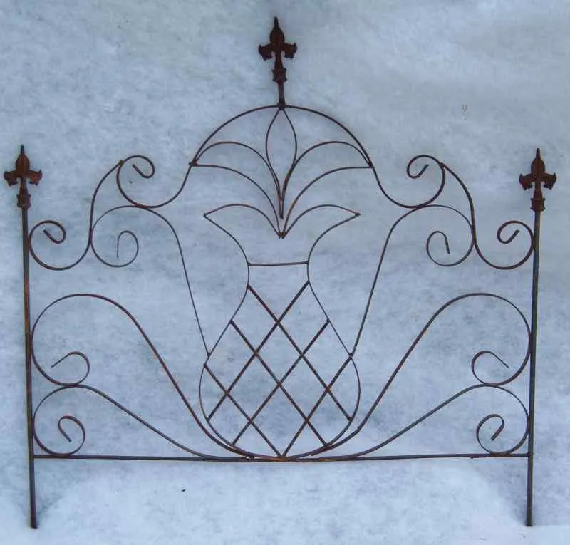 Wrought Iron Pineapple Fence Fancy Welcome Style dried flower branch  