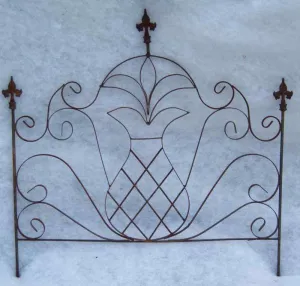 Wrought Iron Pineapple Fence Fancy Welcome Style dried flower branch  