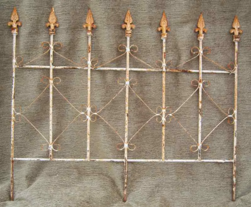X'S Diamond Border Fence with Finials Rustic Vintage Style