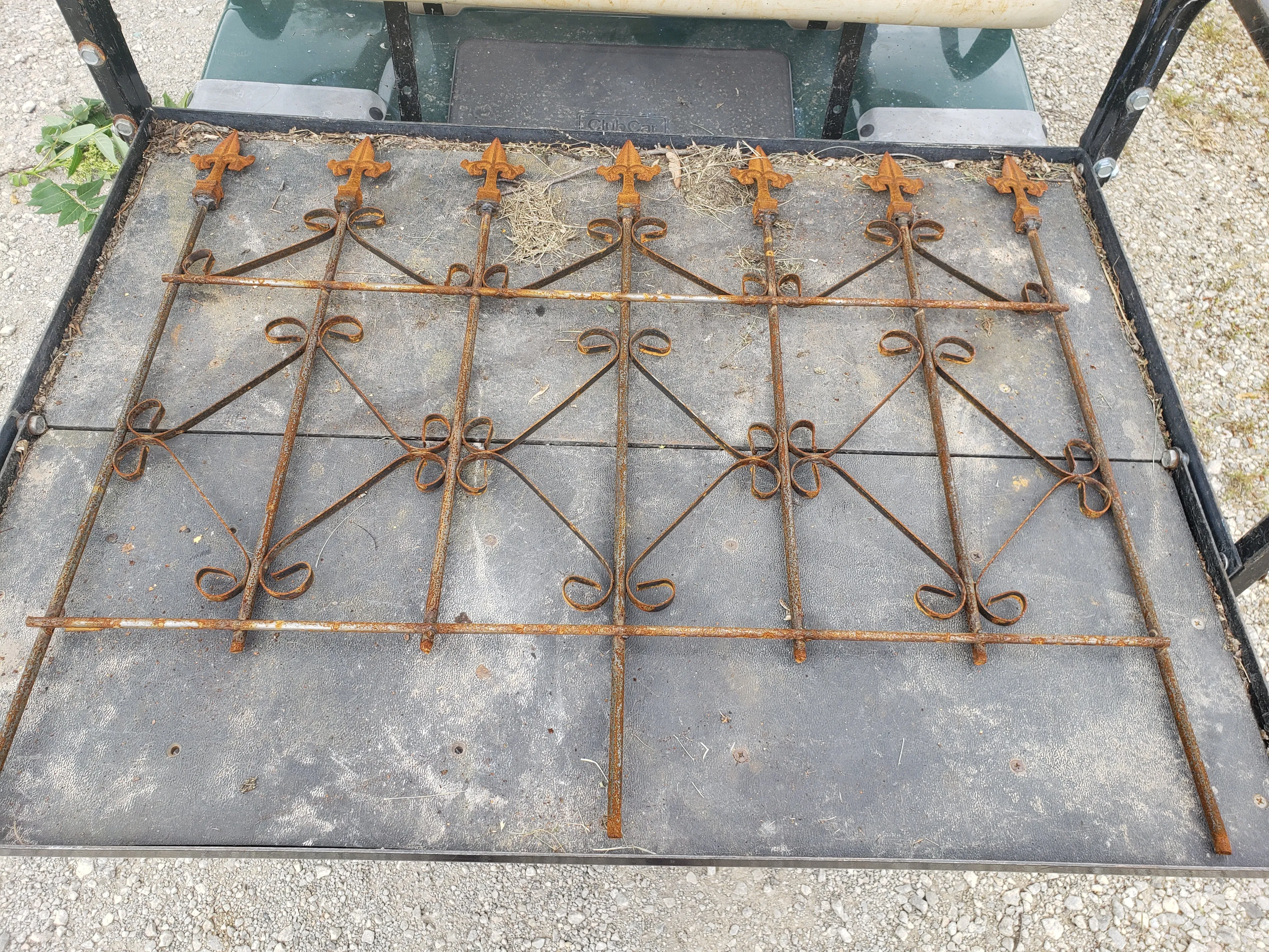 X'S Diamond Border Fence with Finials Rustic Vintage Style